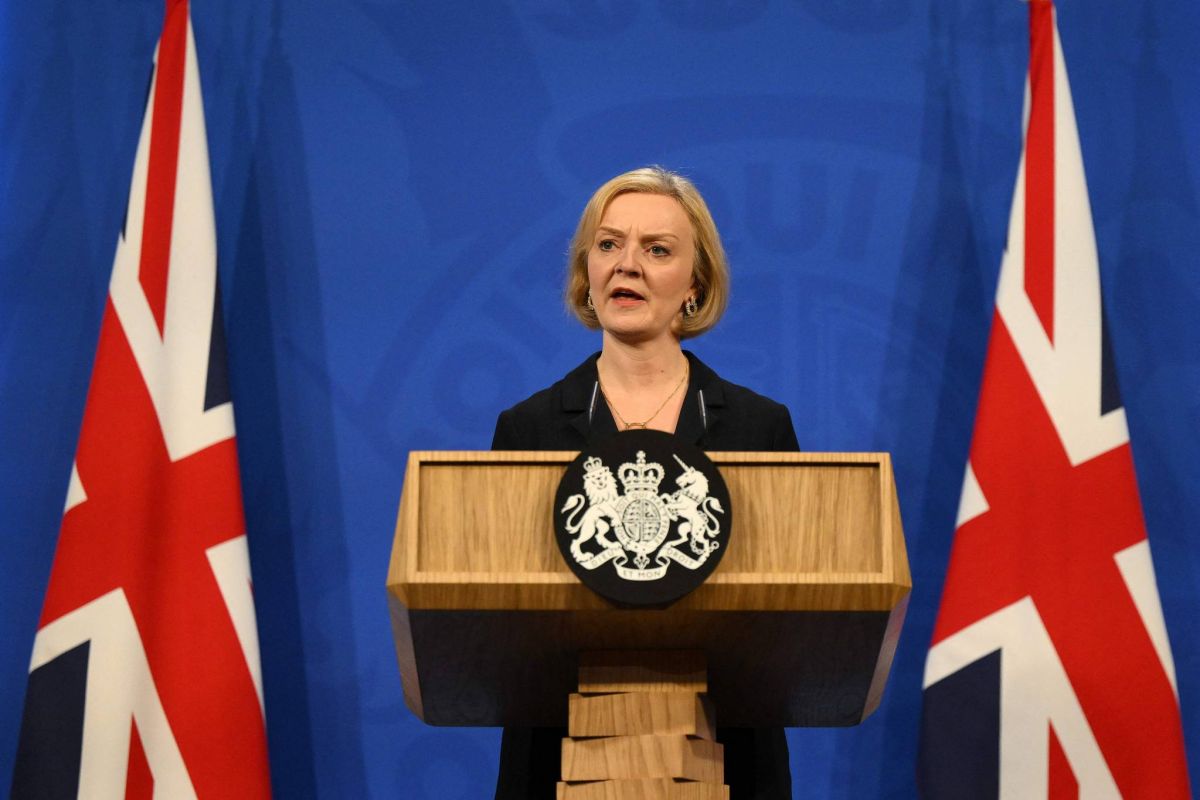 Liz Truss menacée, se résout à de nouvelles concessions et remplace son ministre des Finances Liz Truss menacée, se résout à de nouvelles concessions et remplace son ministre des Finances