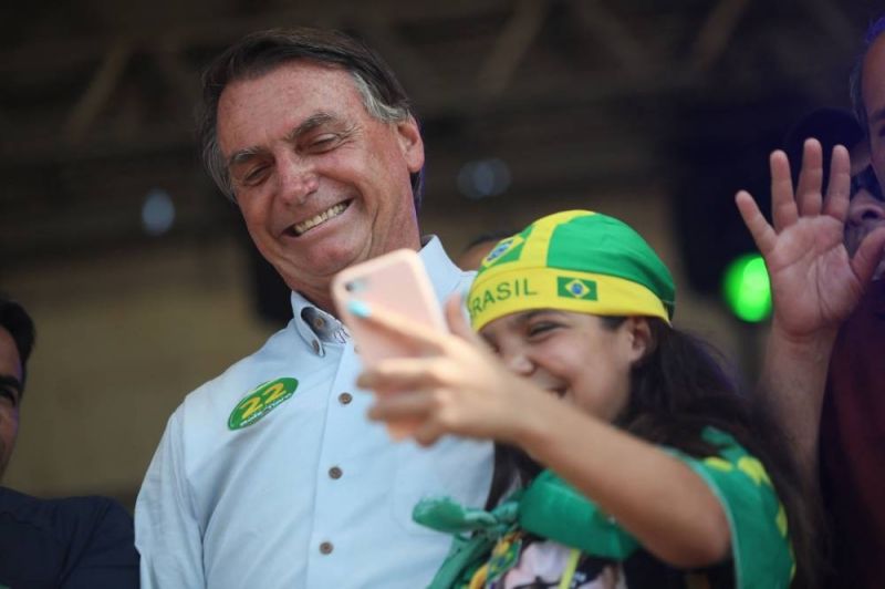 Bolsonaro fustigé pour des propos sur des jeunes Vénézuéliennes