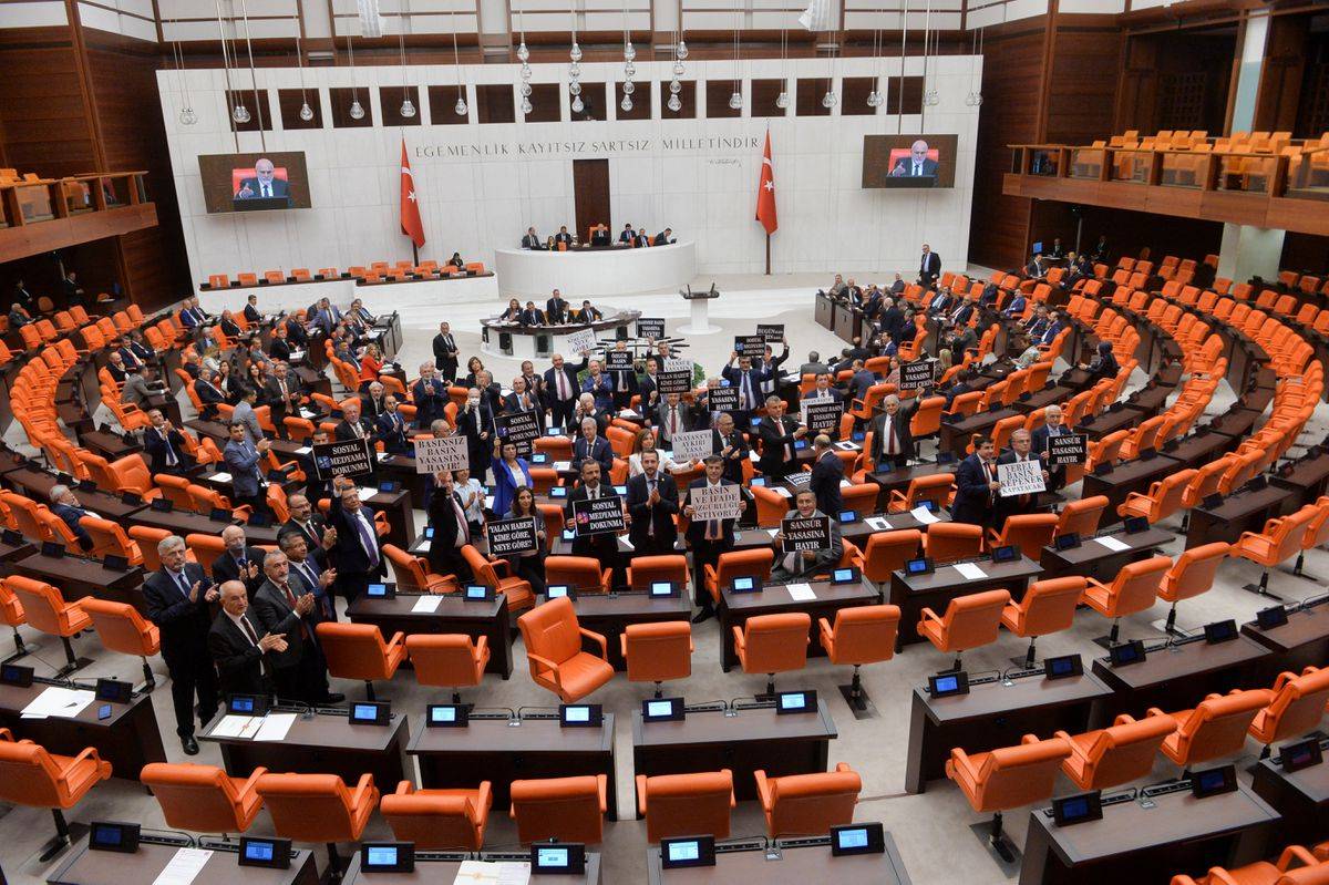 Turkey's main opposition party says to ask top court to halt media law