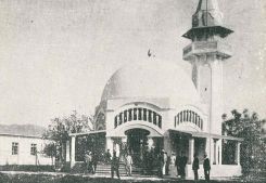 Quarantined pilgrims stand in front of the Beirut quarantine center's mosque in 1933. (Credit: Ahmed Cherif)