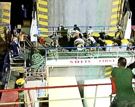 Collision d'un navire commercial avec une île au large de Tripoli, les passagers secourus