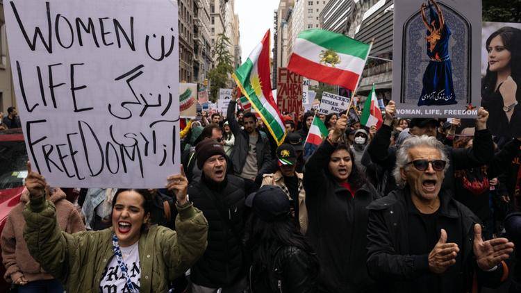 Quand la diaspora iranienne vit le soulèvement par procuration
