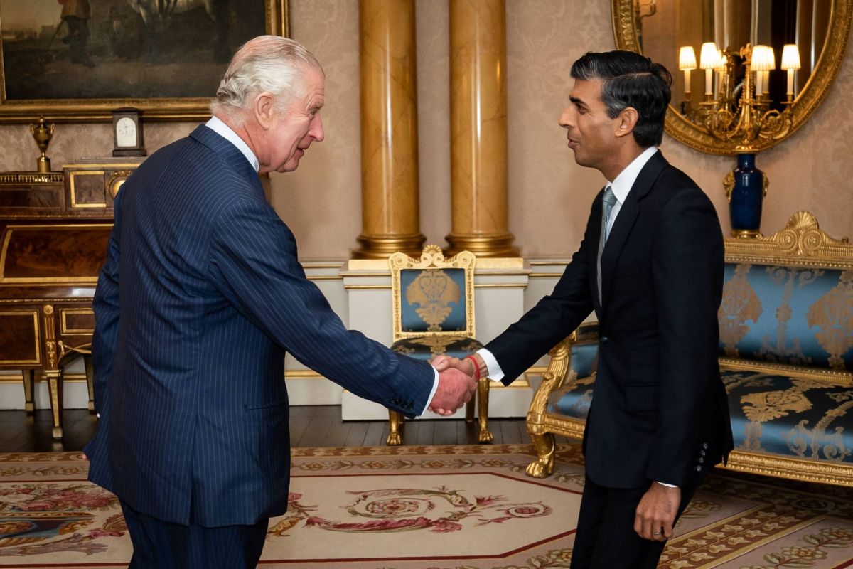 Le nouveau Premier ministre britannique promet des « décisions difficiles à venir »