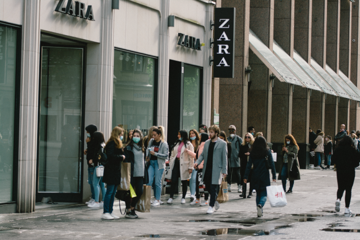 Le propriétaire de Zara va revendre ses magasins en Russie au groupe Daher