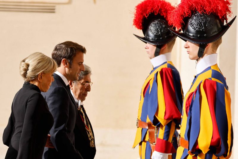 Macron rencontre le pape François pour la troisième fois au Vatican