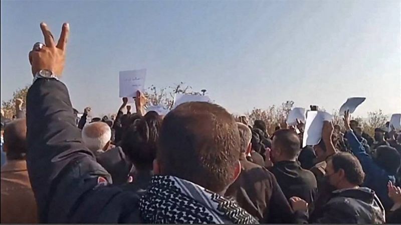Les forces de sécurité tirent sur des manifestants après un hommage à Mahsa Amini