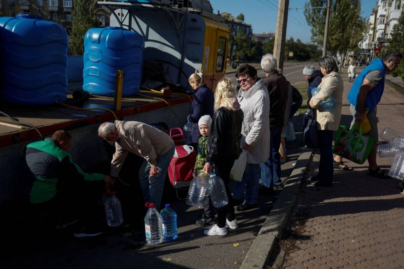 Nouvelles frappes russes à Kiev et ailleurs, Moscou évacue les civils de Kherson