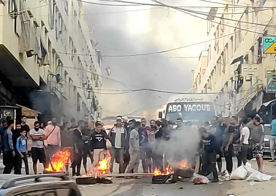 Perquisitions en série dans le camp de Nahr el-Bared, des habitants manifestent contre l'armée