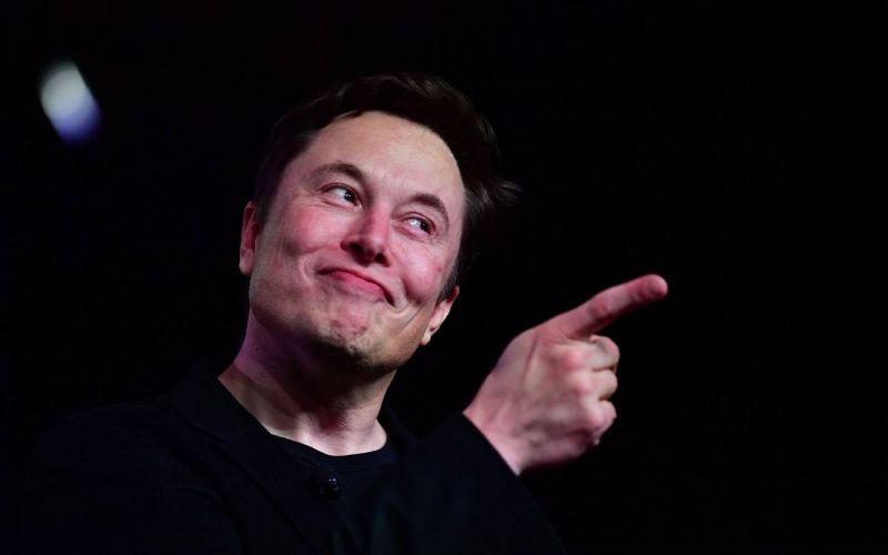 Elon Musk prend le contrôle de Twitter et licencie ses principaux dirigeants