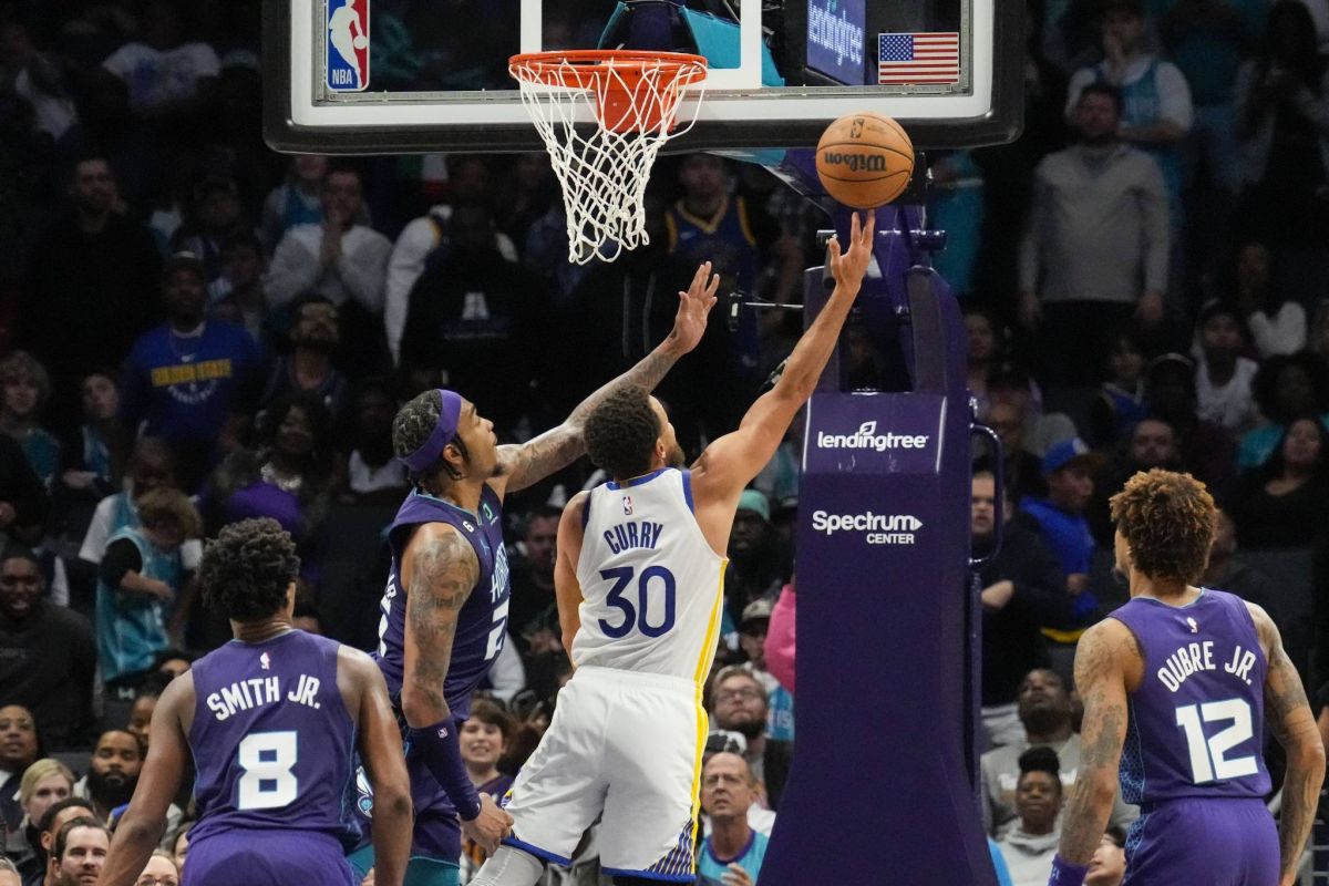 Charlotte fait chuter Golden State, Milwaukee toujours invaincu