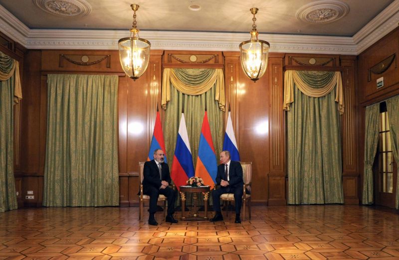 Poutine tient un sommet Arménie-Azerbaïdjan pour réaffirmer son influence