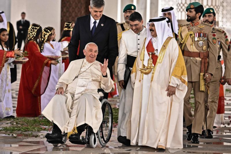 À Bahreïn, le pape appelle à ne  « pas violer » les droits humains