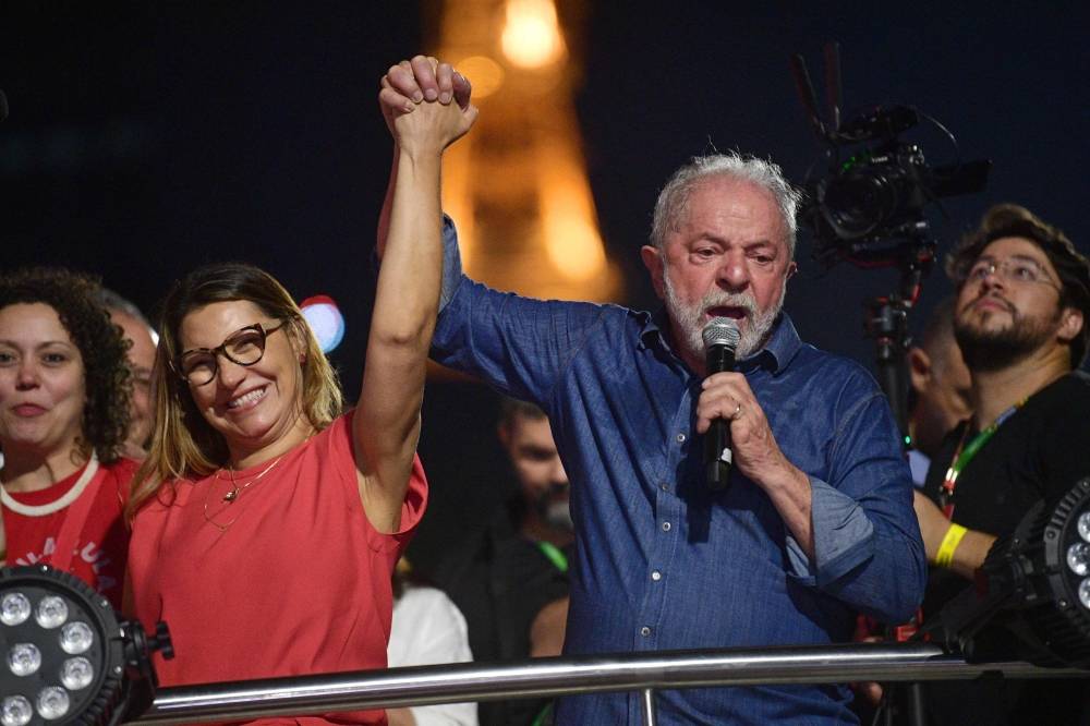 Come-back historique pour Lula, élu pour un 3e mandat au Brésil