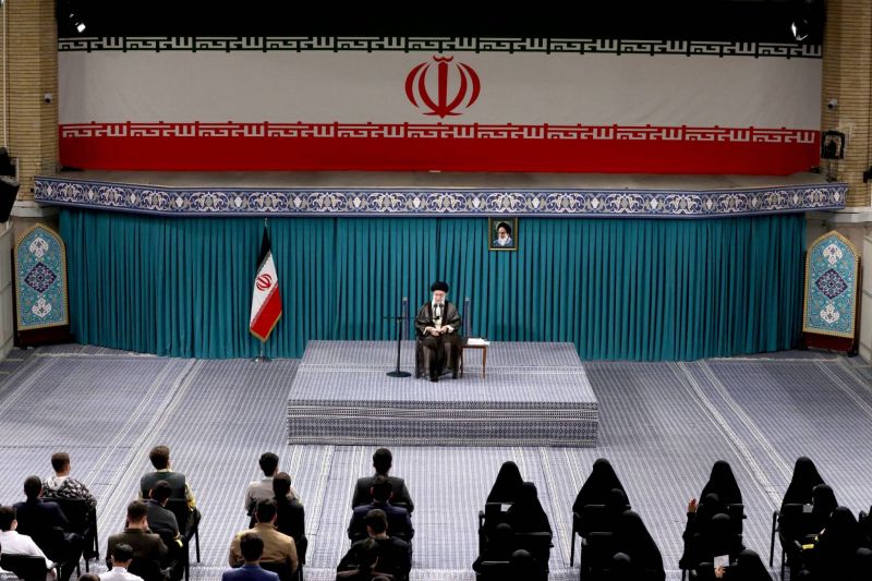 Washington cherche à manipuler l'opinion de la nation, dit Khamenei