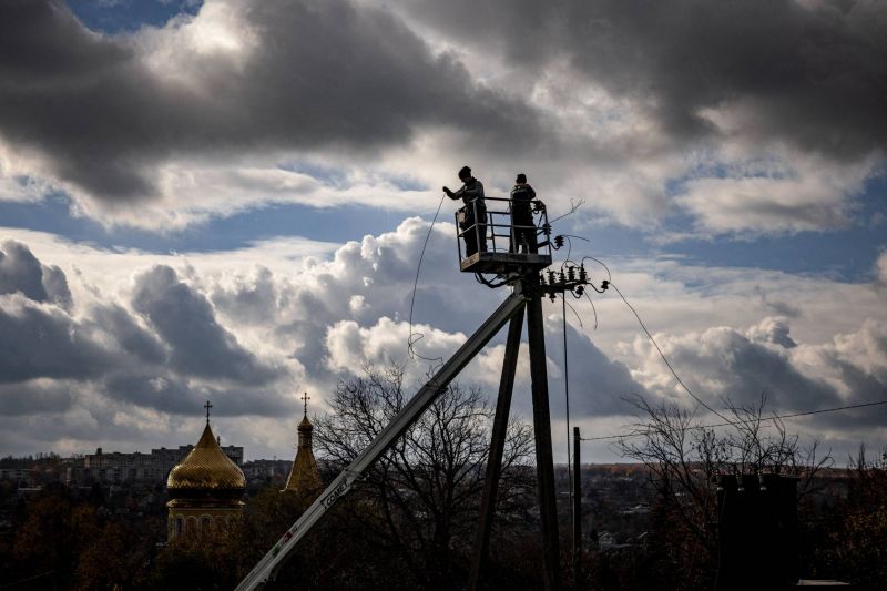 Des frappes russes privent 4,5 millions de personnes d'électricité