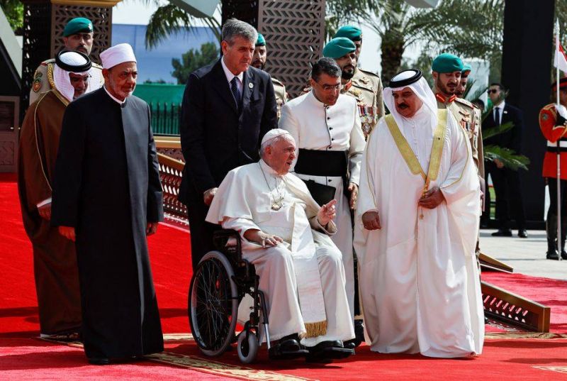 Pope, in Bahrain, condemns rearmament pushing world to 'precipice'