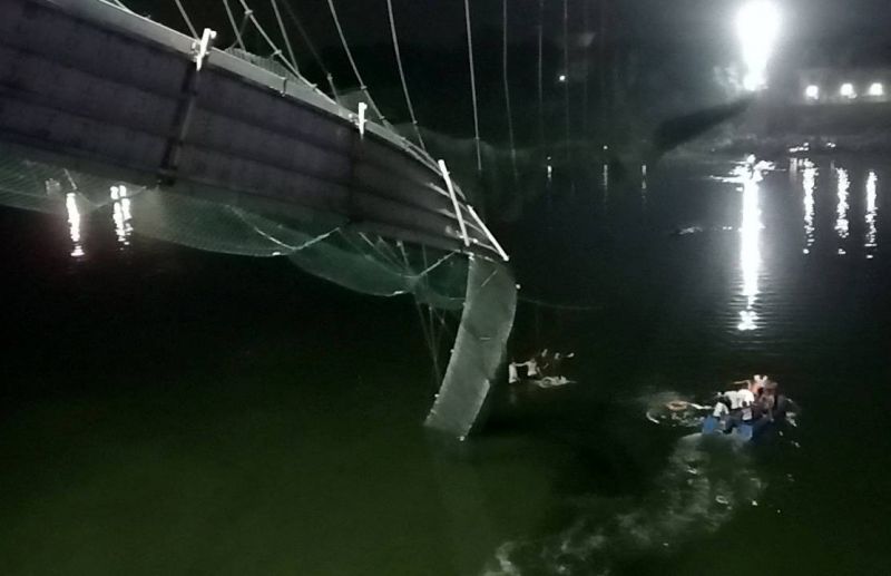 Arrestations en lien avec l'effondrement d'un pont suspendu ayant fait au moins 137 morts