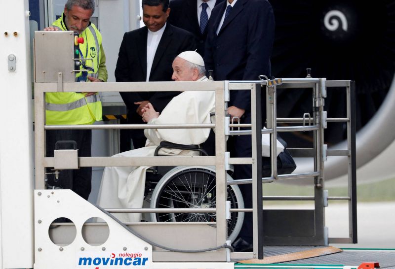 Pope Francis arrives in Bahrain