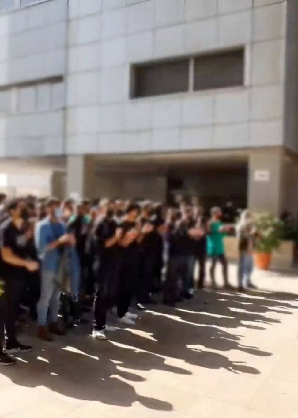 Students defy Iran protest ultimatum, unrest enters more dangerous phase