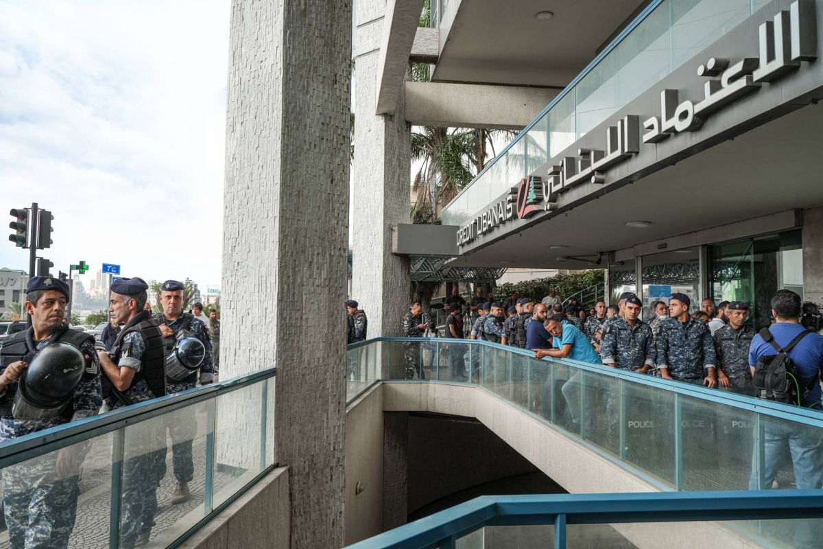 Hold-up au Crédit libanais de Hazmieh : quatre personnes arrêtées Hold-up au Crédit libanais de Hazmieh : quatre personnes arrêtées