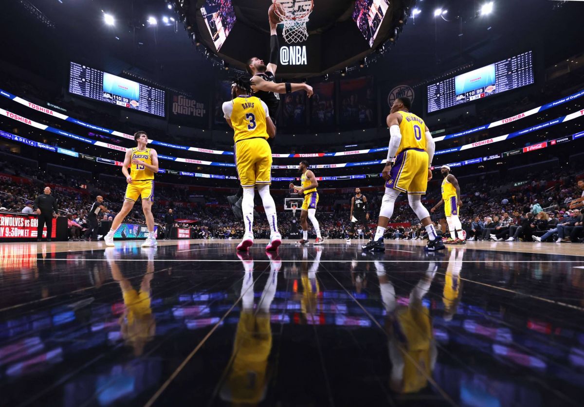 Les Lakers sombrent un peu plus face aux Clippers