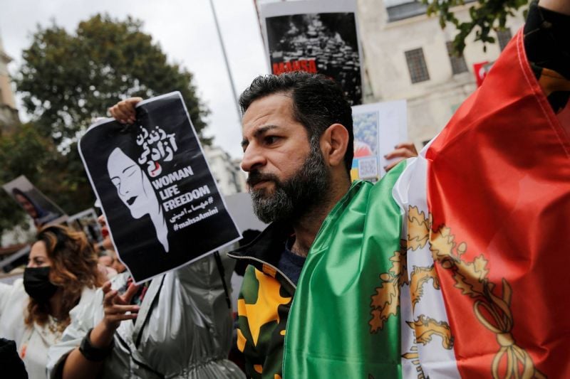 Streiker i flere byer i solidaritet med de drepte i Zahedan