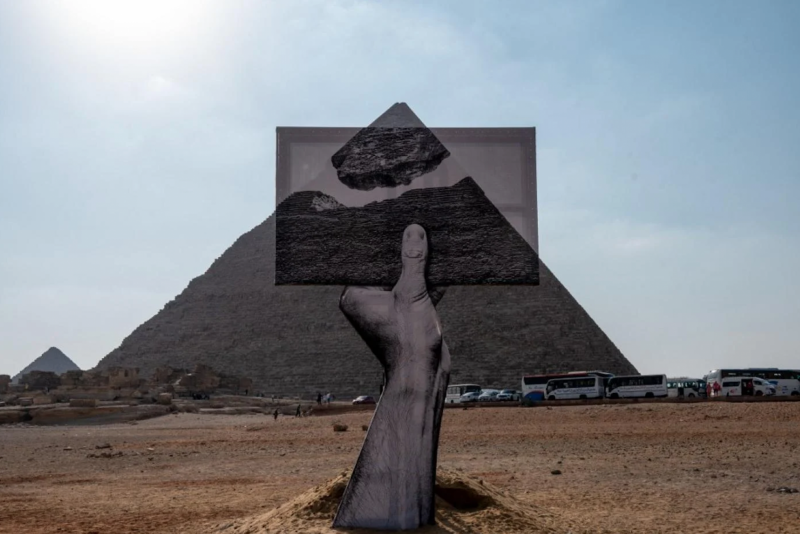 A l’ombre des pyramides, le mirage économique