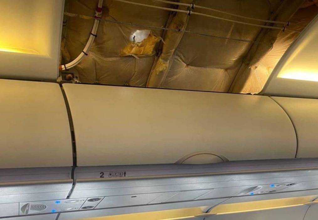 Un avion de la Middle East perforé par une balle perdue sur le tarmac de l'AIB