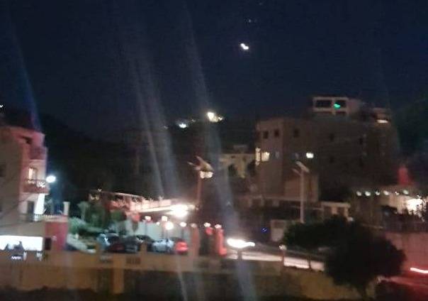 Des avions de chasse, probablement israéliens, survolent à basse altitude le Liban Des avions de chasse, probablement israéliens, survolent à basse altitude le Liban