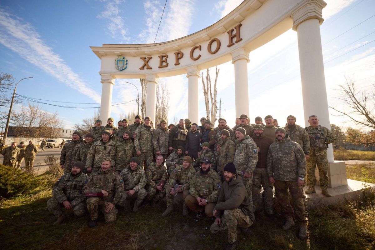 Après la prise de Kherson, Zelensky veut croire au 