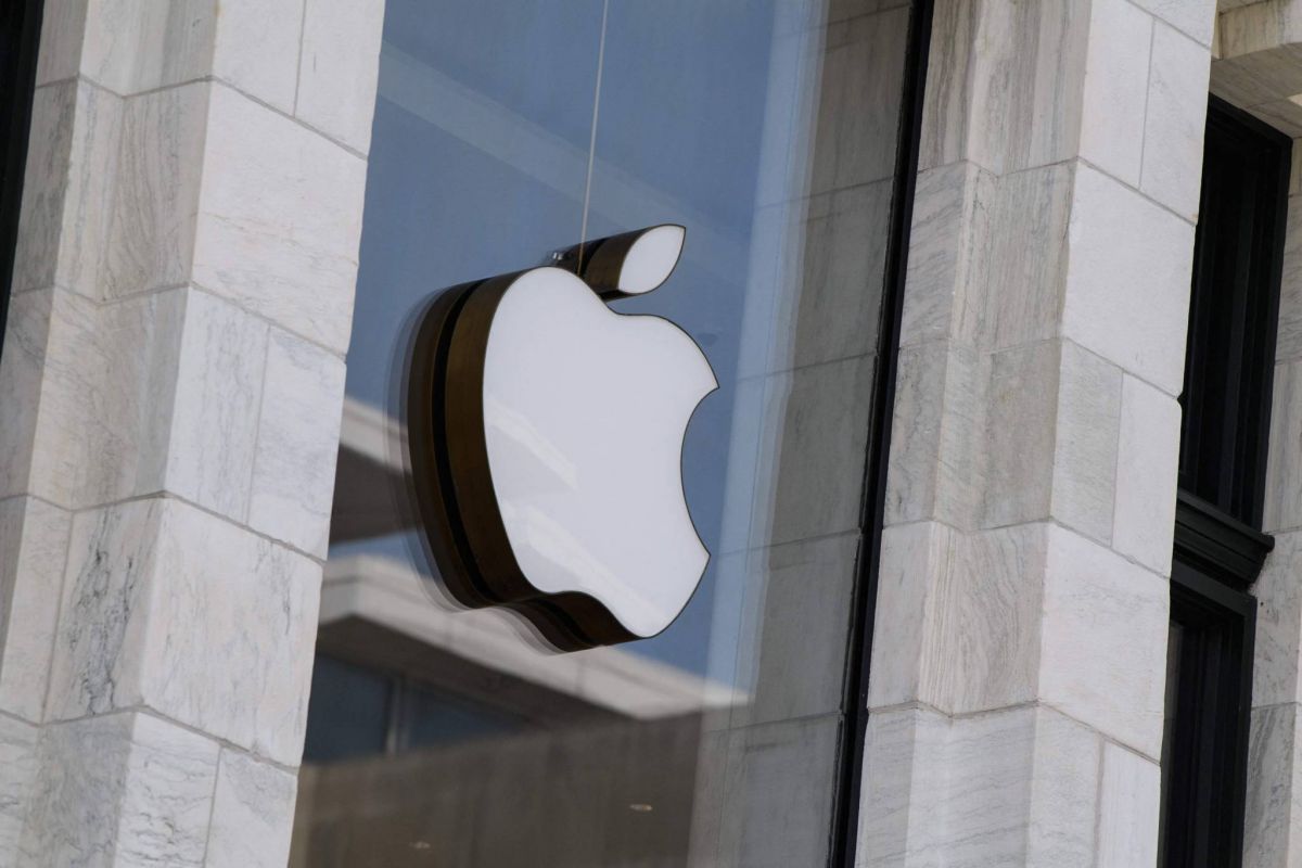 Une voiture fonce sur un magasin Apple, faisant un mort et 16 blessés