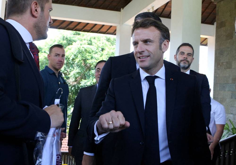 Macron est arrivé à Bangkok pour participer au sommet Asie-Pacifique