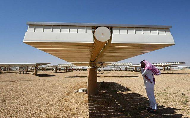 Saudi's ACWA Power, PIF unit to develop largest solar plant in Middle East