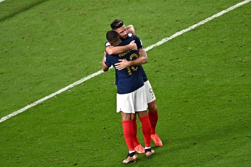 Les Bleus de Mbappé entrent en force dans le Mondial, et Giroud dans l'histoire