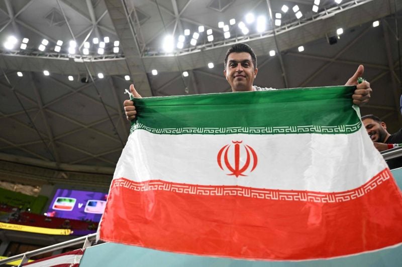 Les joueurs iraniens entonnent leur hymne contre les États-Unis