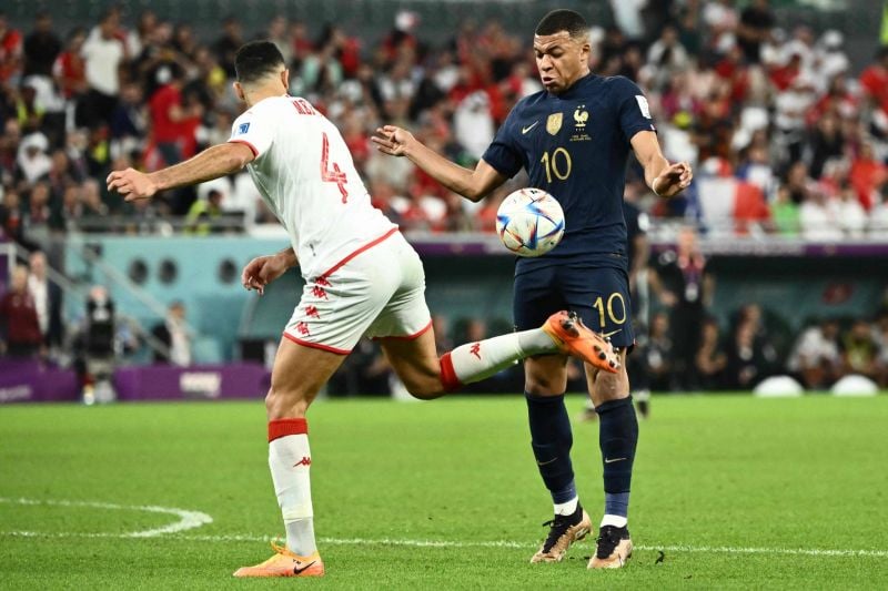 La France battue par la Tunisie (1-0) mais première de son groupe