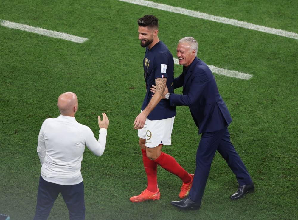 La France, tenante du titre, bat l'Australie 4-1 grâce à un doublé de Giroud