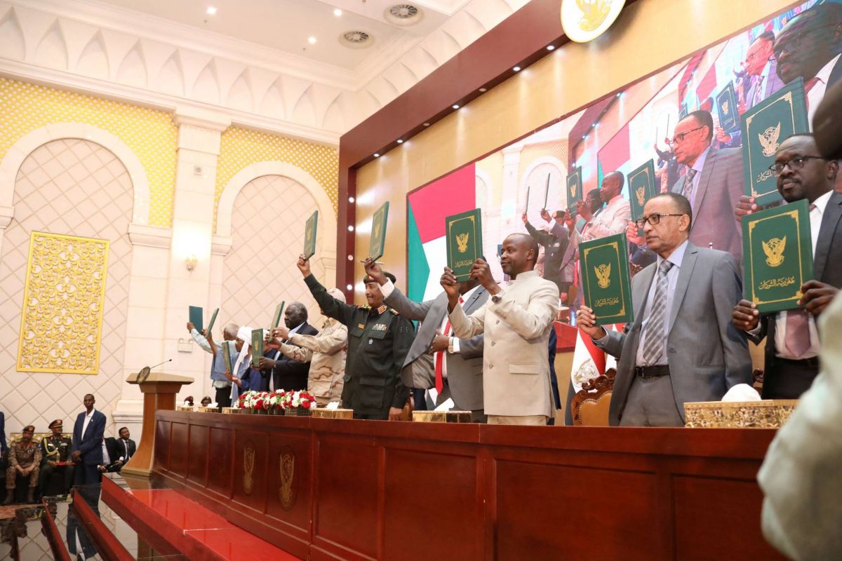 Au Soudan, militaires et civils signent un accord de sortie de crise