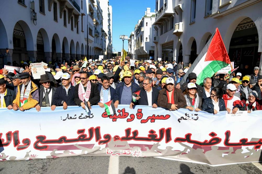 Des milliers de manifestants contre 