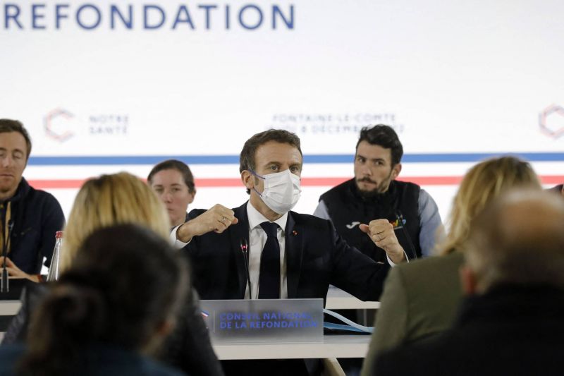 Vague de Covid : Macron remet un masque au nom de la 