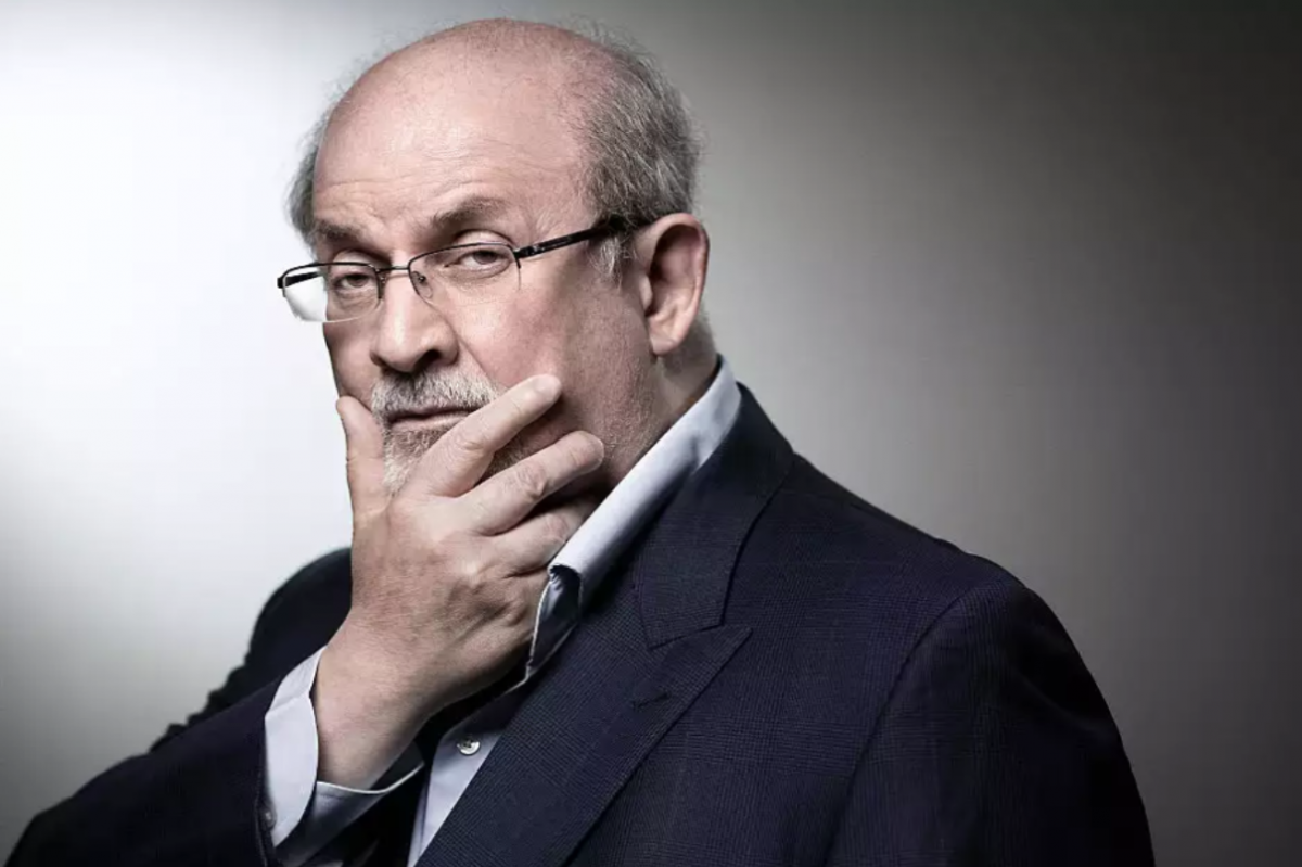 Quatre mois après son attaque, Rushdie dévoile un extrait de son prochain roman
