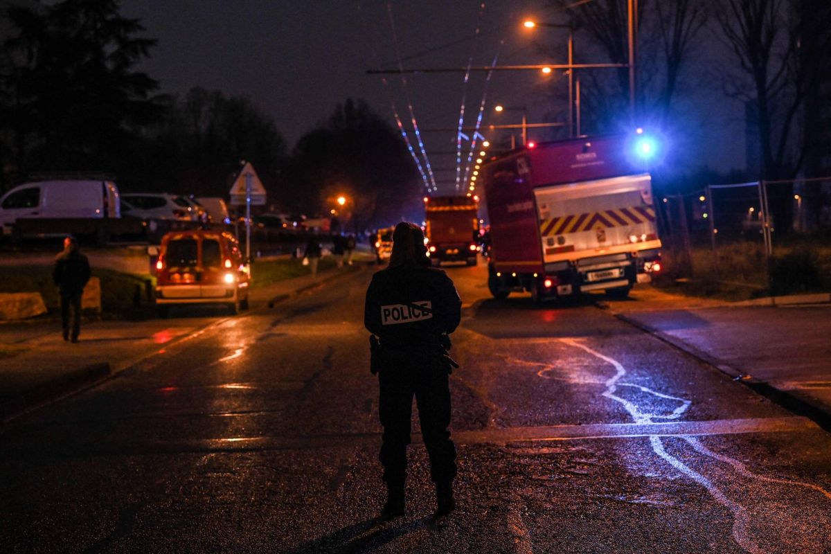 Dix morts dont cinq enfants dans un incendie d'immeuble Dix morts dont cinq enfants dans un incendie d'immeuble