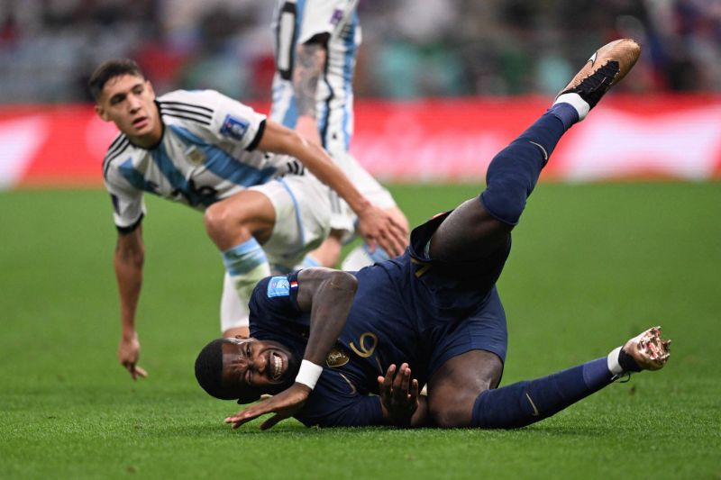 L'Argentine mène 2 à 0 face à la France à la mi-temps de la finale