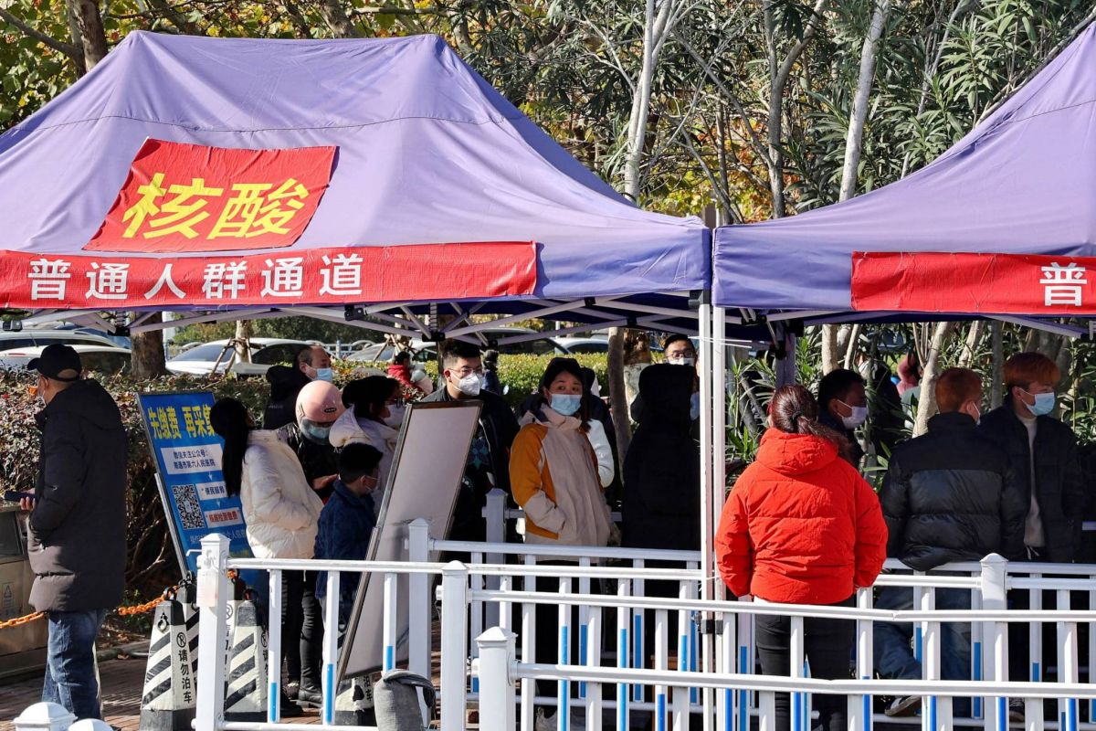 Les cas de Covid explosent en Chine, mais « impossible » de les dénombrer