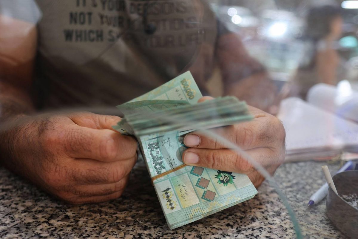 Lira hits all time low of LL43,000 against US dollar Lira hits all time low of LL43,000 against US dollar