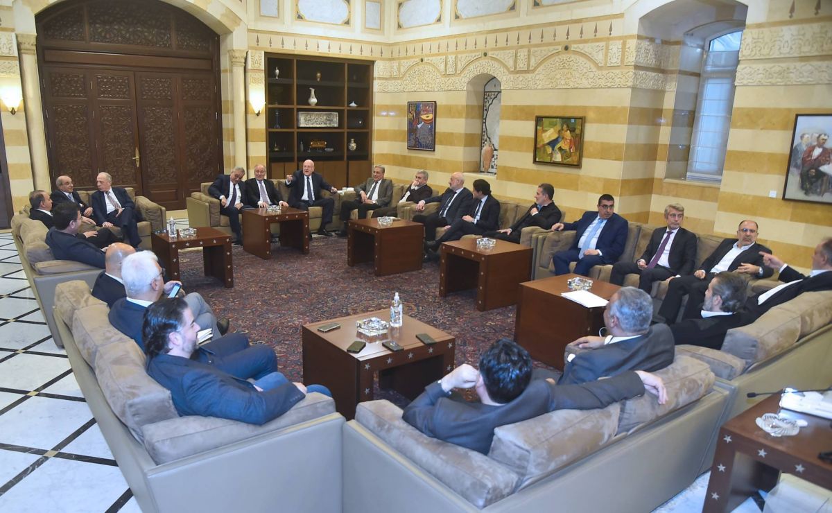 Mikati gathers 20 ministers to discuss 'mechanism' for urgent issues