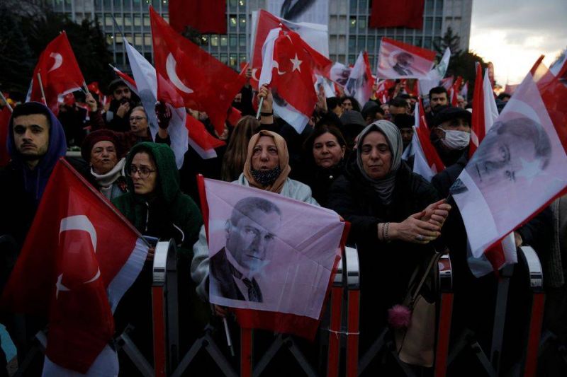 Thousands protest against conviction of Istanbul mayor
