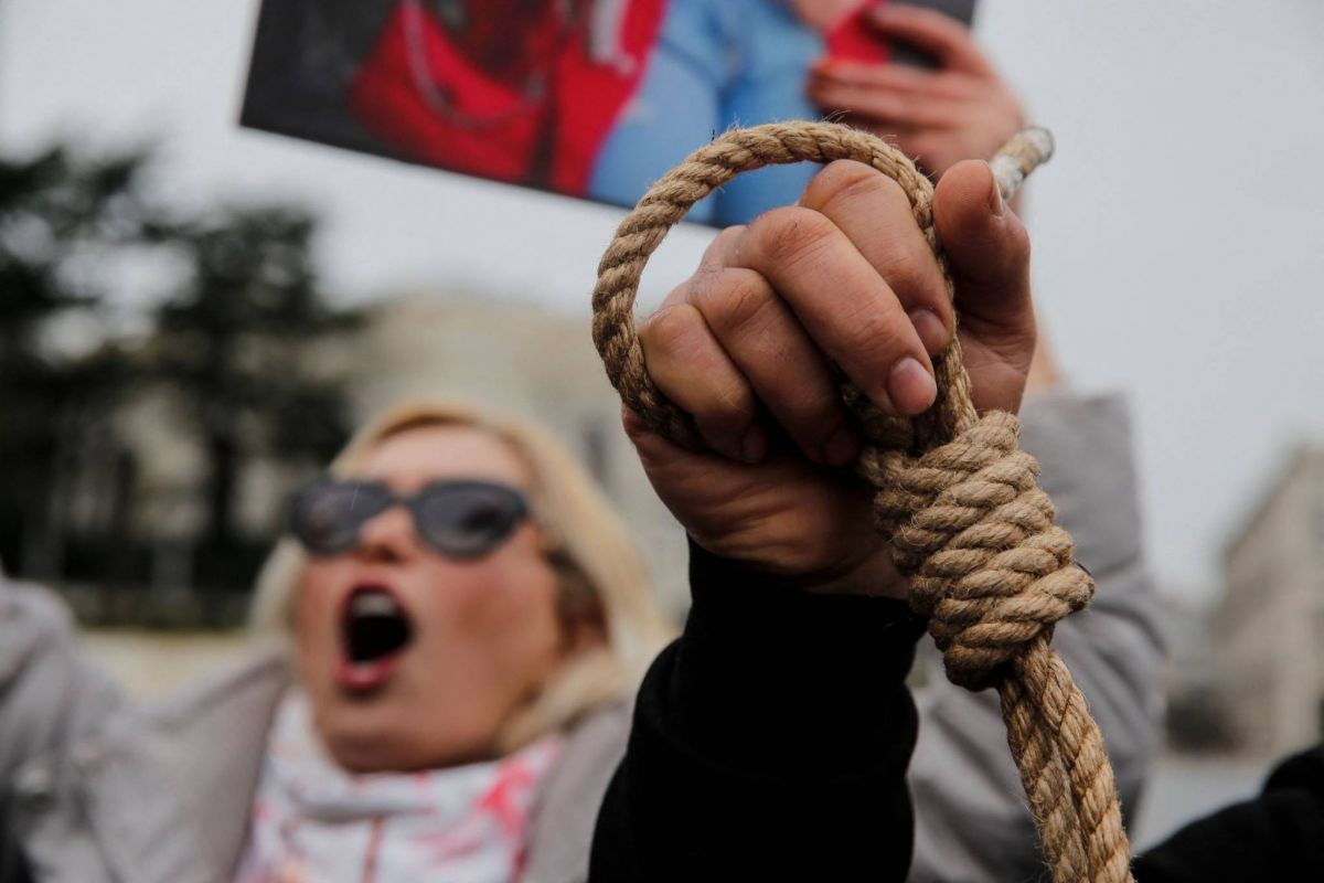 Suspension de la condamnation à mort d'un manifestant
