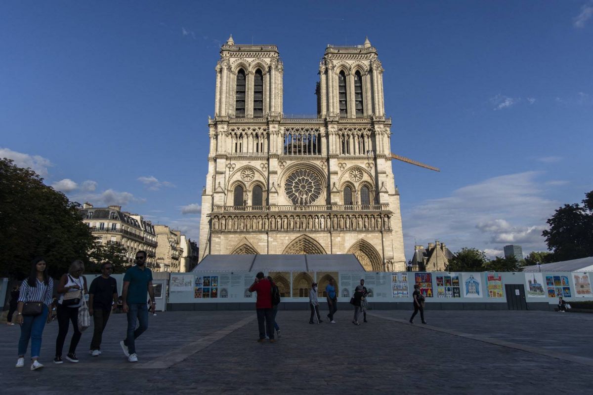 Les sarcophages découverts après l'incendie de Notre-Dame de Paris sont ceux d'un chanoine et d'un noble