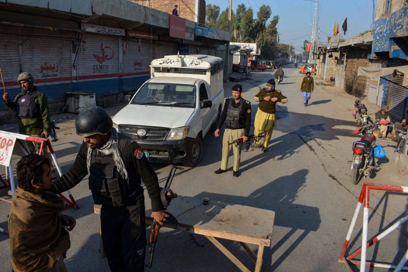 Prise d'otages dans un poste de police par des talibans